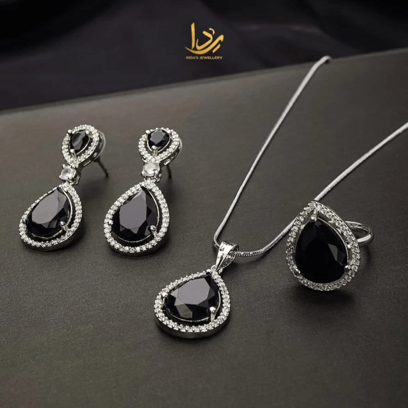 Carat Pendant Set Black Stone