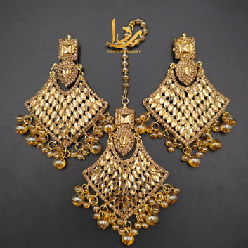 Kundan Chandbalis Earrings with Maang Tikka